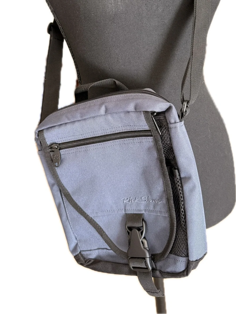 Rick Steves Velocé Guide Bag. Color grey